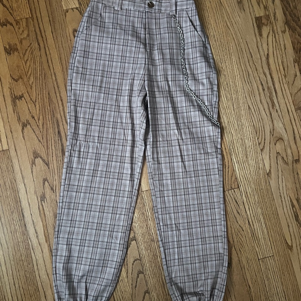 Plaid pants with chain